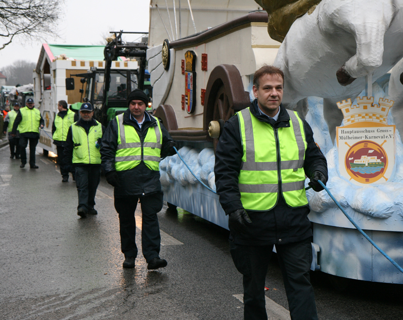 100 Sicherheitskräfte beim Mülheimer Rosenmontagszug 100 Sicherheitskräfte beim Mülheimer Rosenmontagszug