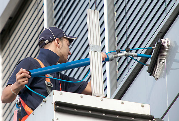 Vollmergruppe Cleaning: Fassadenreinigung, Glasreinigung und Rahmenreinigung.