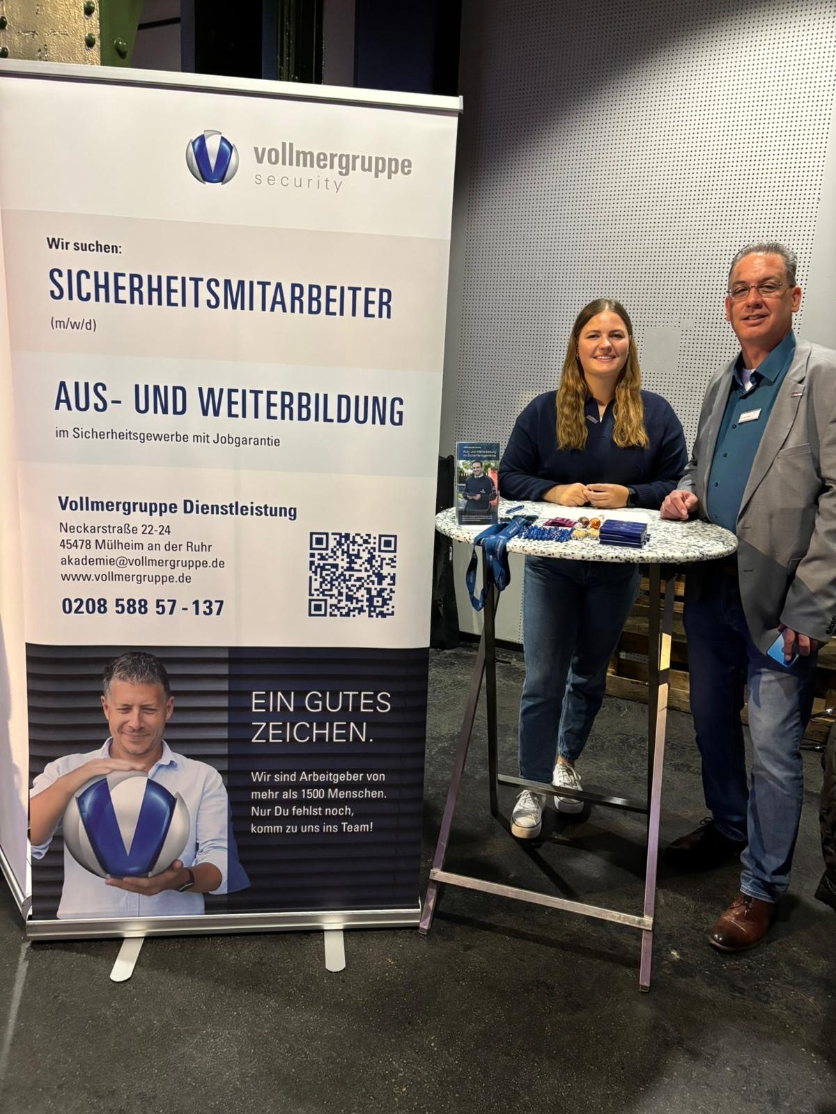 Foto: Vollmergruppe - Ausstellungsstand bei der Veranstaltung Ausstellungsstand und Aufsteller der Vollmergruppe für die Mitarbeitersuche sowie die Aus- und Weiterbildung